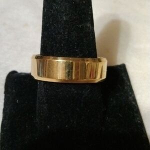Gold tone wedding band ring size 14 NWT (sku 382)